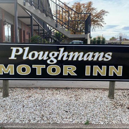 Ploughmans Motor Inn Horsham Exterior photo